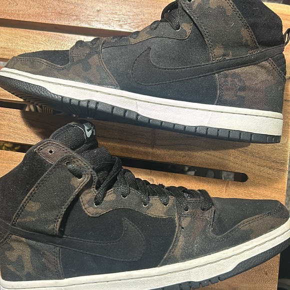 Iguana Camo-sz9, Dover Street Market Sz9, Golden Hops-Sz10, Uprise’s-Sz-12 - Picture 4 of 5